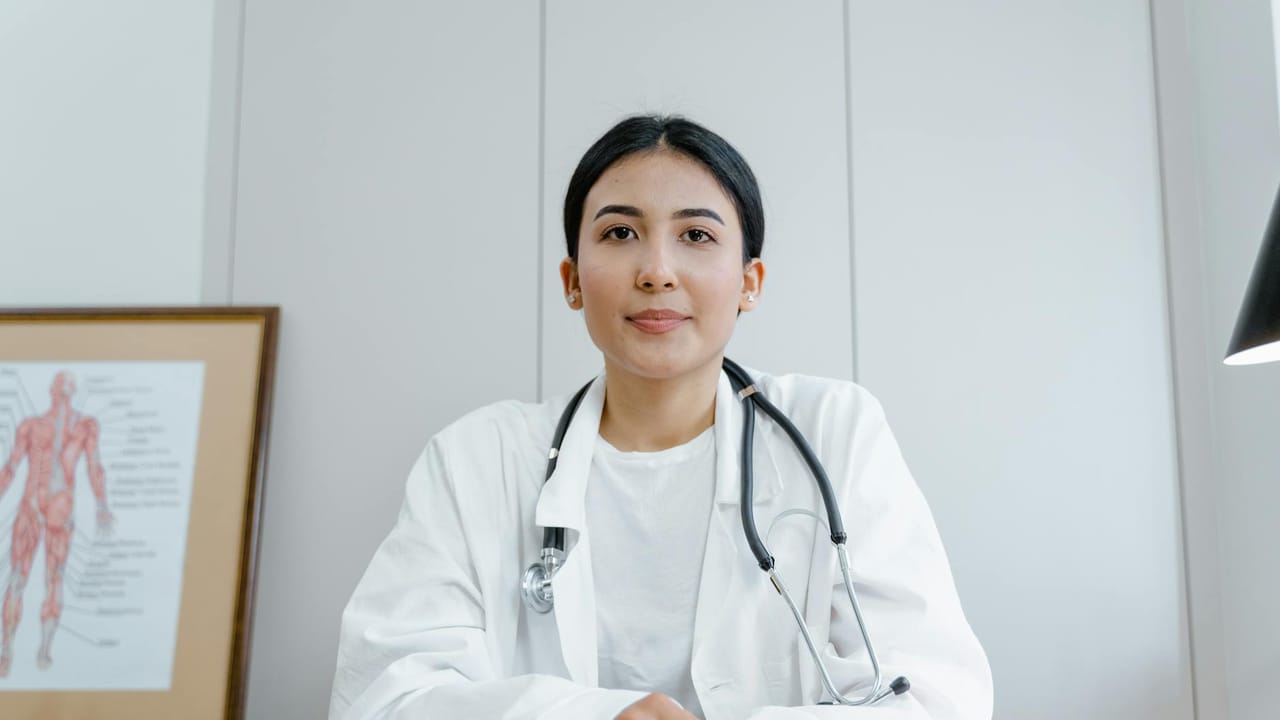 What Makes a Radiology Report Easy for a Referring Clinician to Act On?